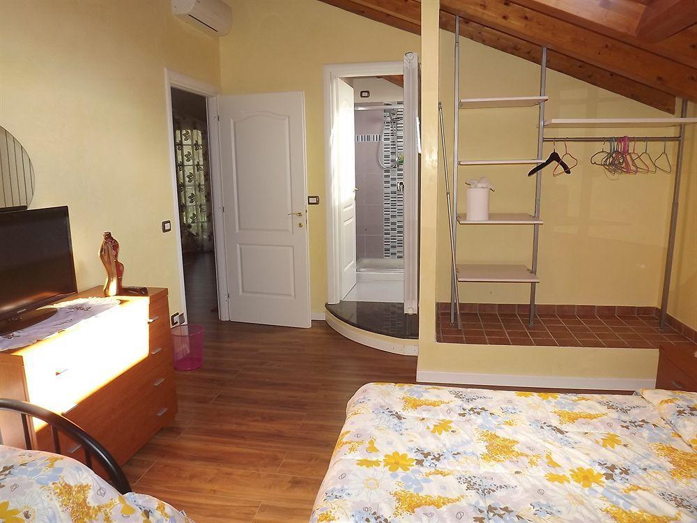 Il Gelsomino Bed & Breakfast Ferno Exterior foto