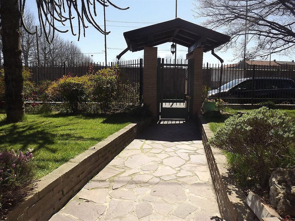 Il Gelsomino Bed & Breakfast Ferno Exterior foto