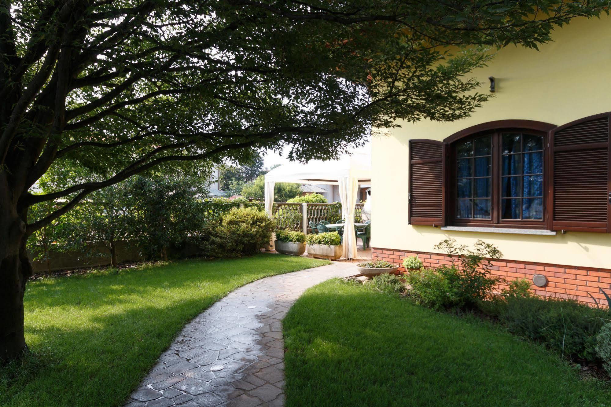 Il Gelsomino Bed & Breakfast Ferno Exterior foto