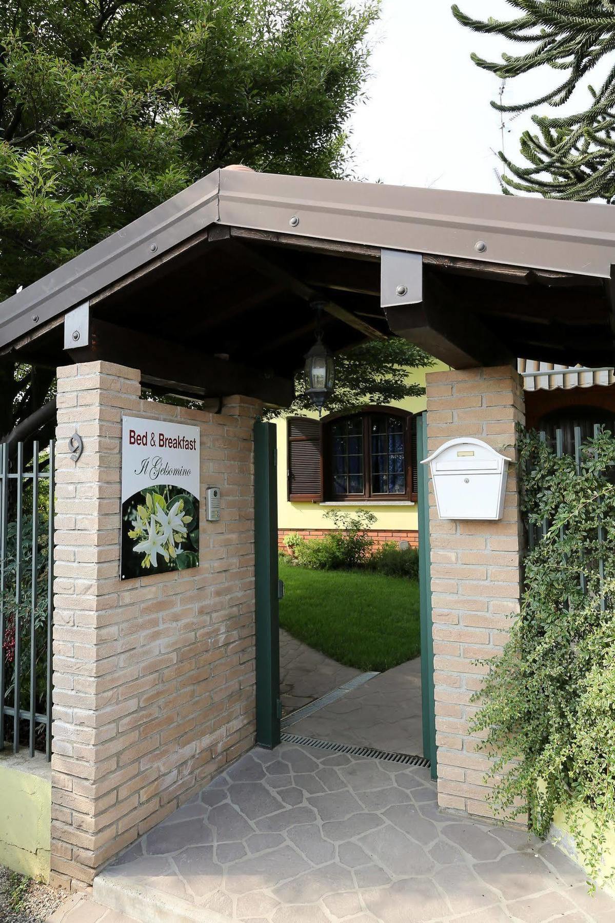 Il Gelsomino Bed & Breakfast Ferno Exterior foto