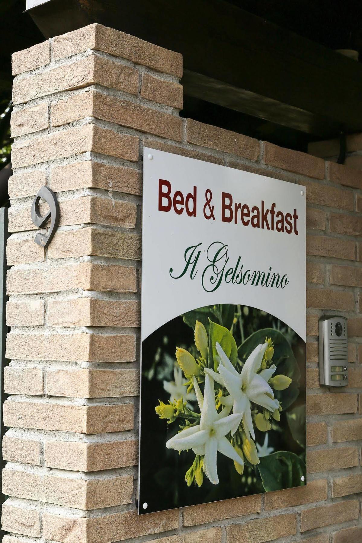 Il Gelsomino Bed & Breakfast Ferno Exterior foto